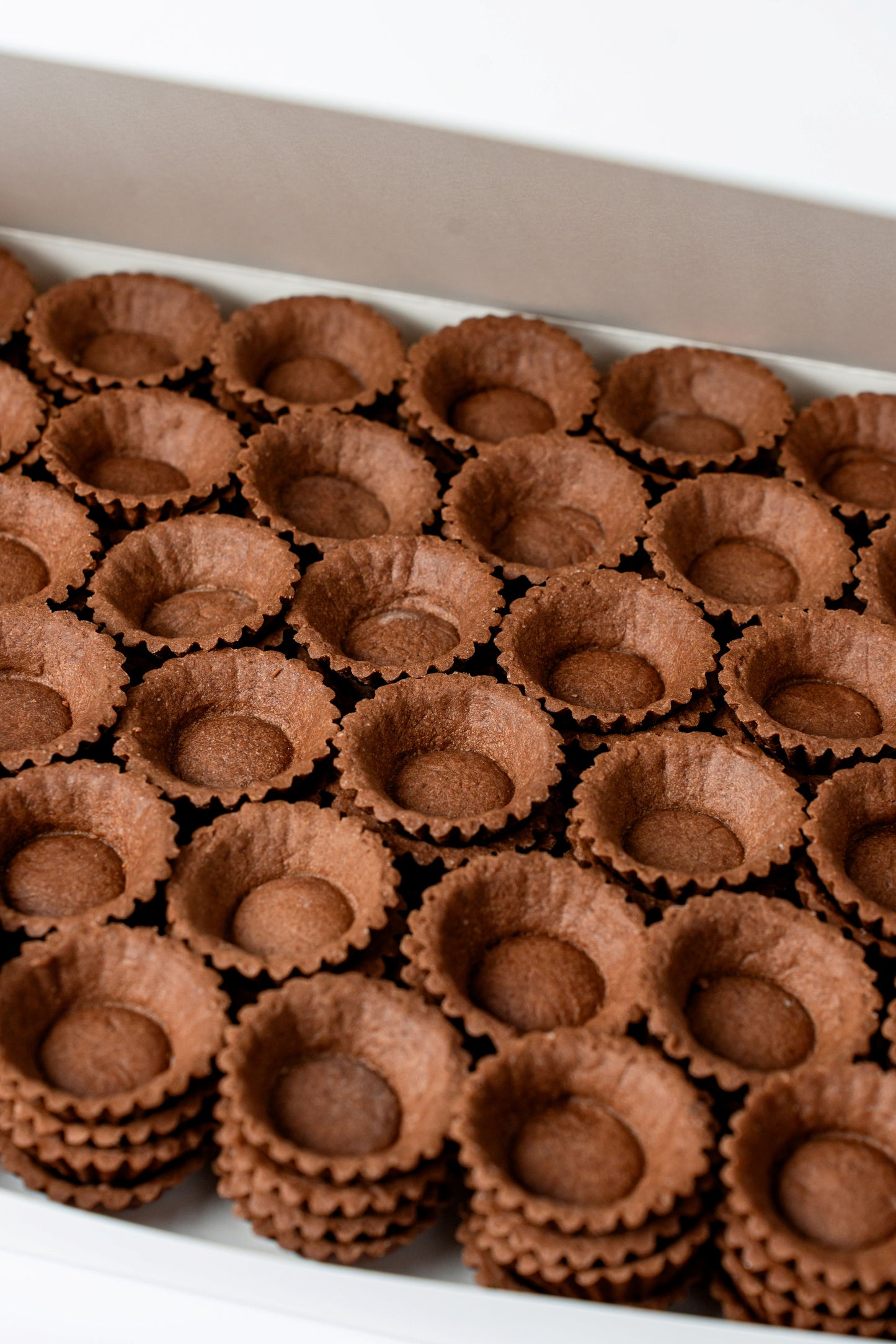 Medium Old Fashioned Chocolate Tart Shells (84 pcs. per tray)