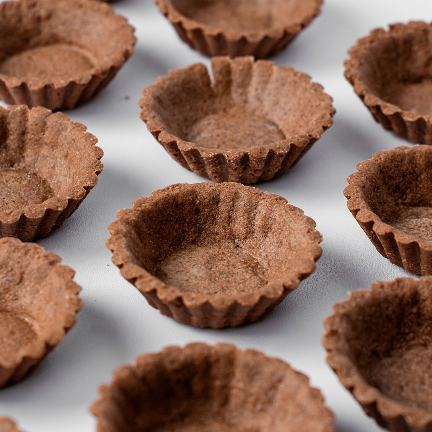 Medium Old Fashioned Chocolate Tart Shells (84 pcs. per tray)