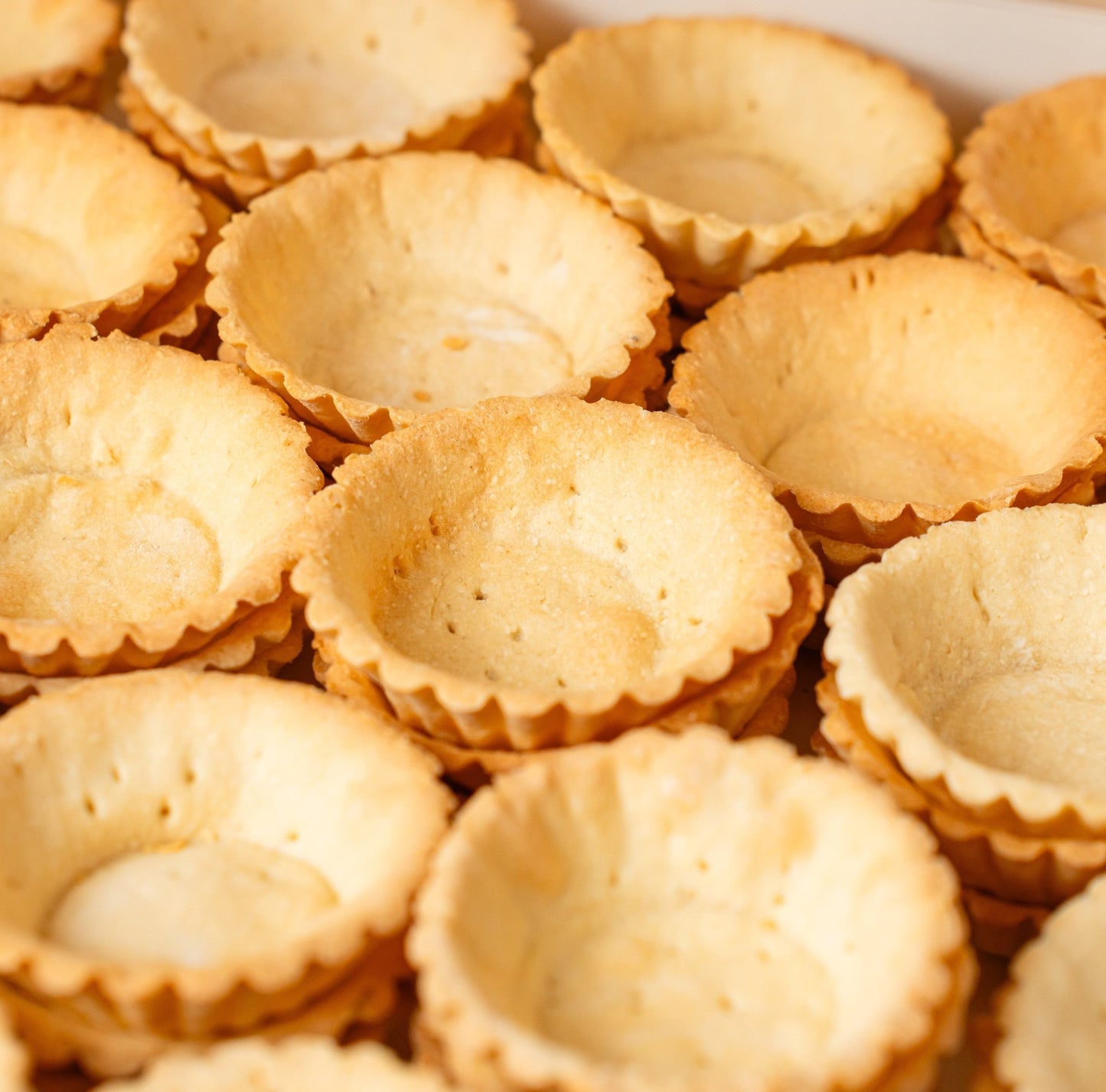 Medium Old Fashioned Savoury Tart Shells (84 pcs. per tray) - Fluffyummy Gastrogroup