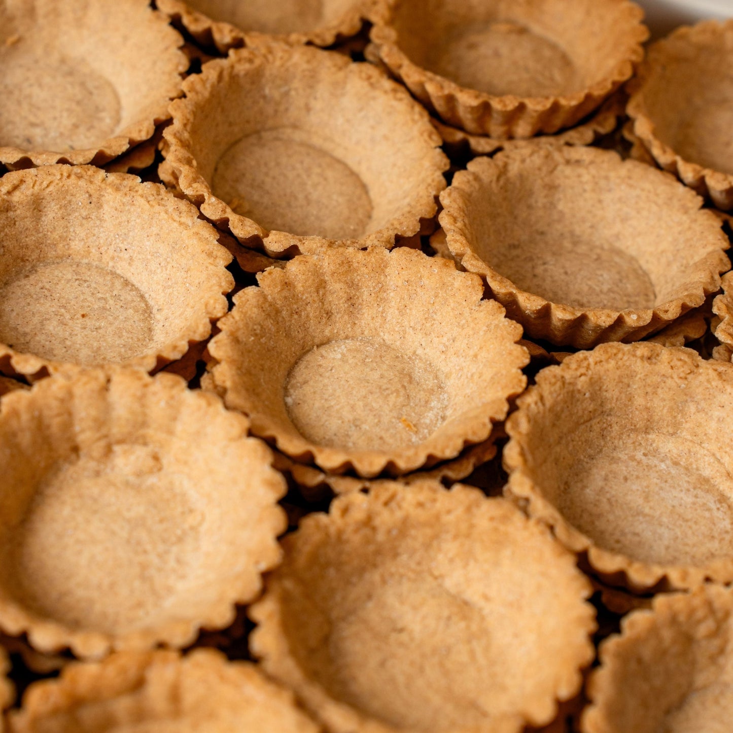 Medium Old Fashioned Speculoos Tart Shells (84 pcs. per tray) - Fluffyummy Gastrogroup