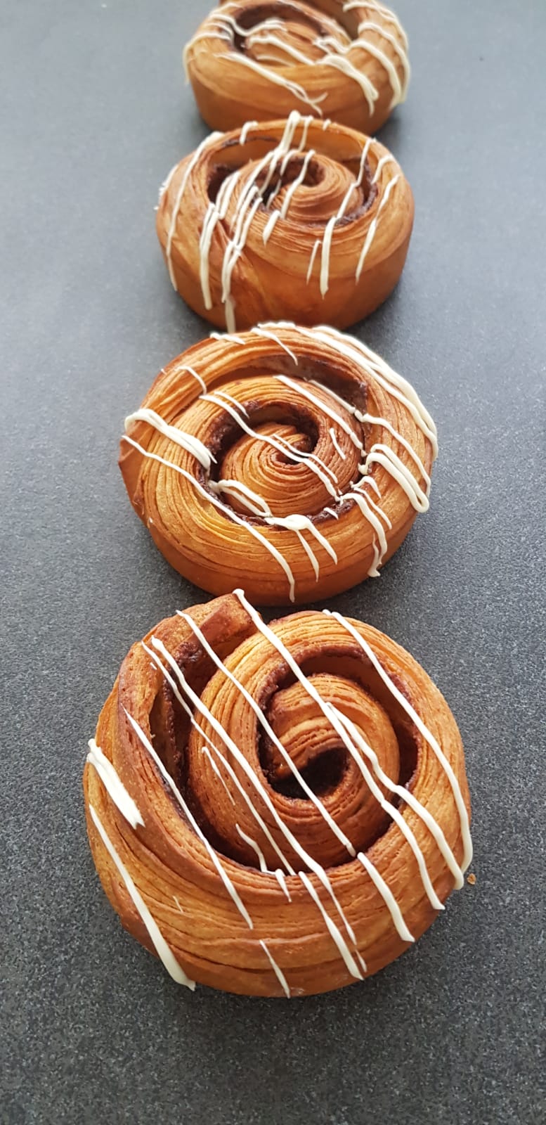 Bake-it-Yourself Frozen Cinnamon Roll (12 pcs) - Fluffyummy Gastrogroup